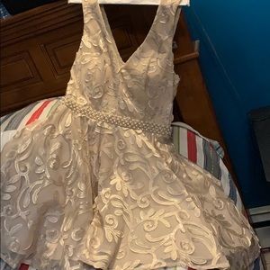 Elegante dress with a beautiful details